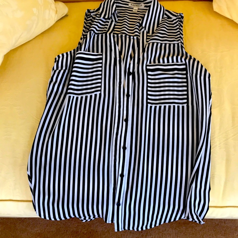 Sleeveless blouse
